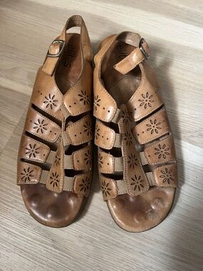 Elites by Walking Cradle Leather Sandal size 8.5